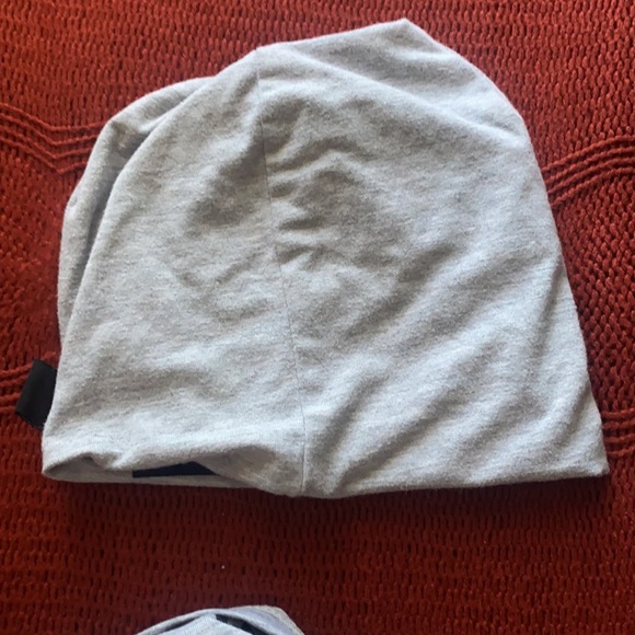 Beanie and infinity scarf - Picture 5 of 6